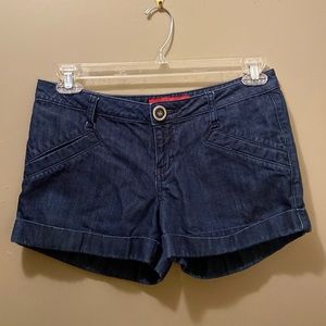 Level 99 Women’s Dressy Jean Shorts Size 28